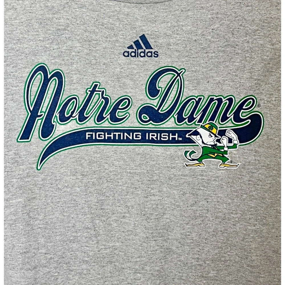 Adidas Notre Dame Fighting Irish T-Shirt Mens 2XL Gray Leprechaun Graphic Tee